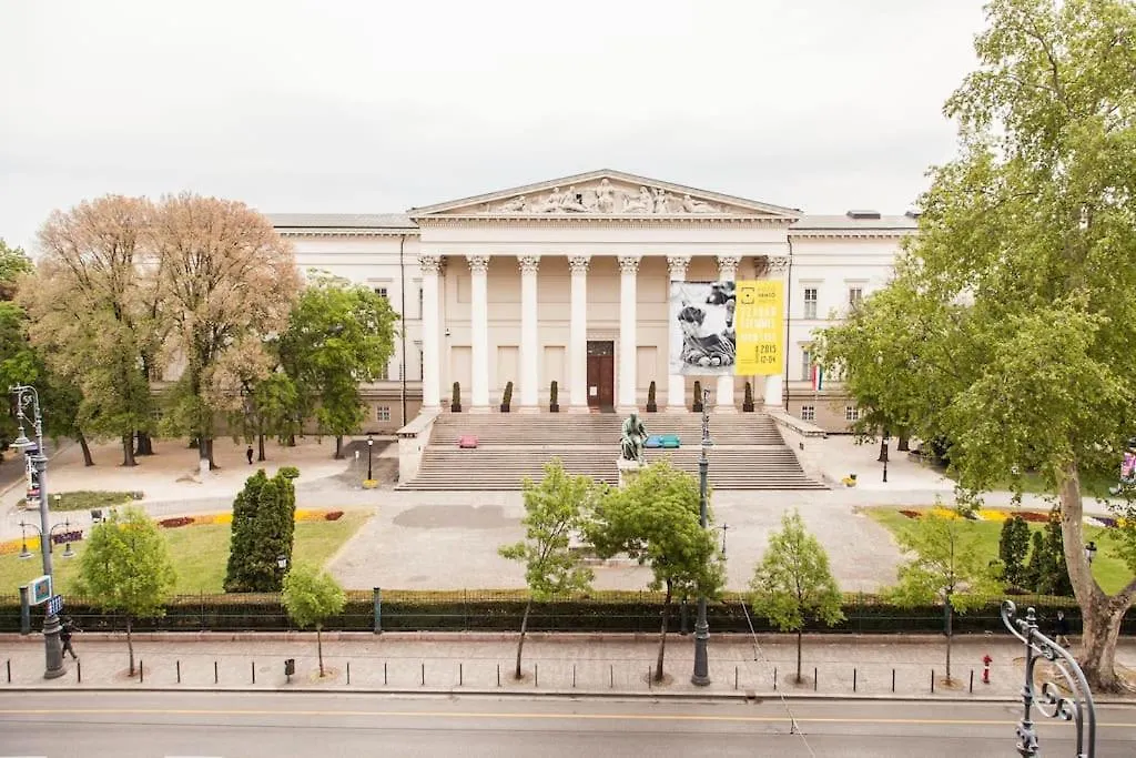 Central Apartment - Museum View Budapest